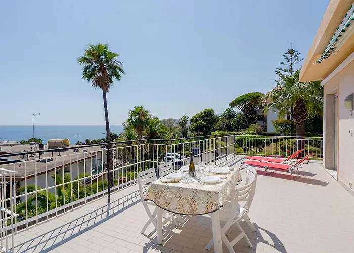 Tre Ponti Panoramic Seaview Apartment